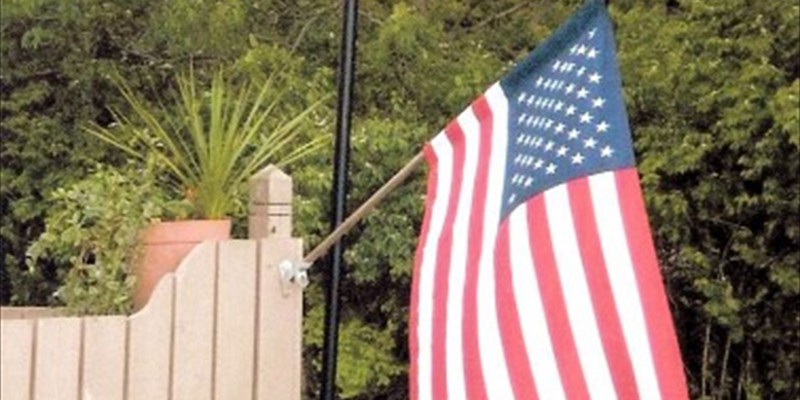 Crossingflagsmall